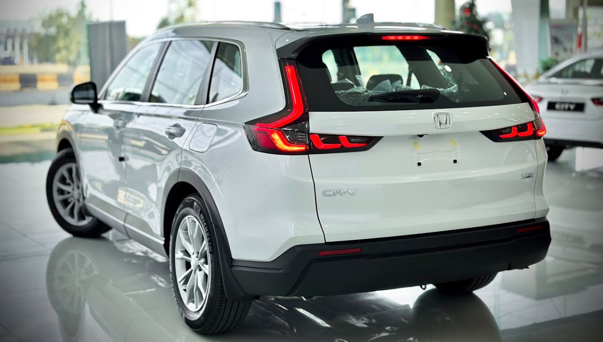 खुशखबरी! Honda CR-V 2026 Revealed: एडवांस टेक्नोलॉजी और आराम के साथ नई मिड-साइज SUV