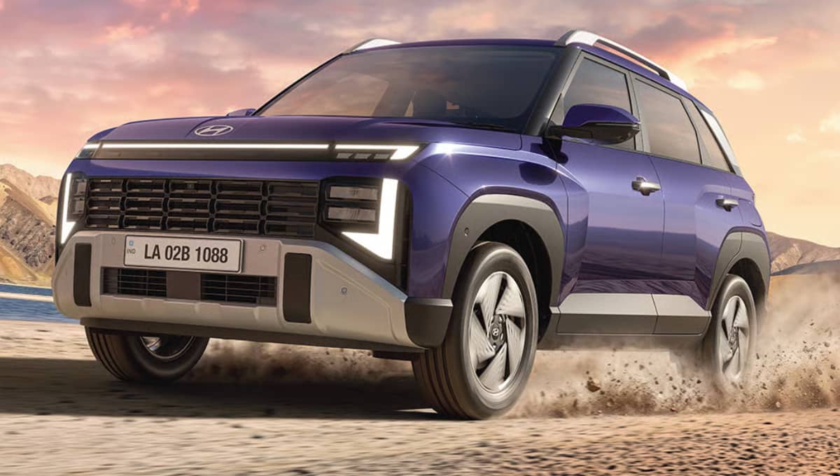 Hyundai Venue ने 4 महीनों में पार की 1 लाख बुकिंग, ₹13.69 लाख में लॉन्च हुआ नया HX8 Diesel Automatic वेरिएंट